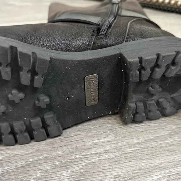 Stylish Black Winter Boots with Buckle Accents - Picture 10 of 14